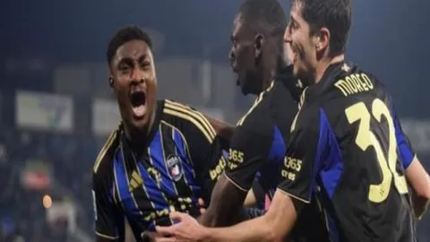 “伊万科维奇去留未决，悬念至21点13分揭晓，知情人士透露足协未做最终定论”